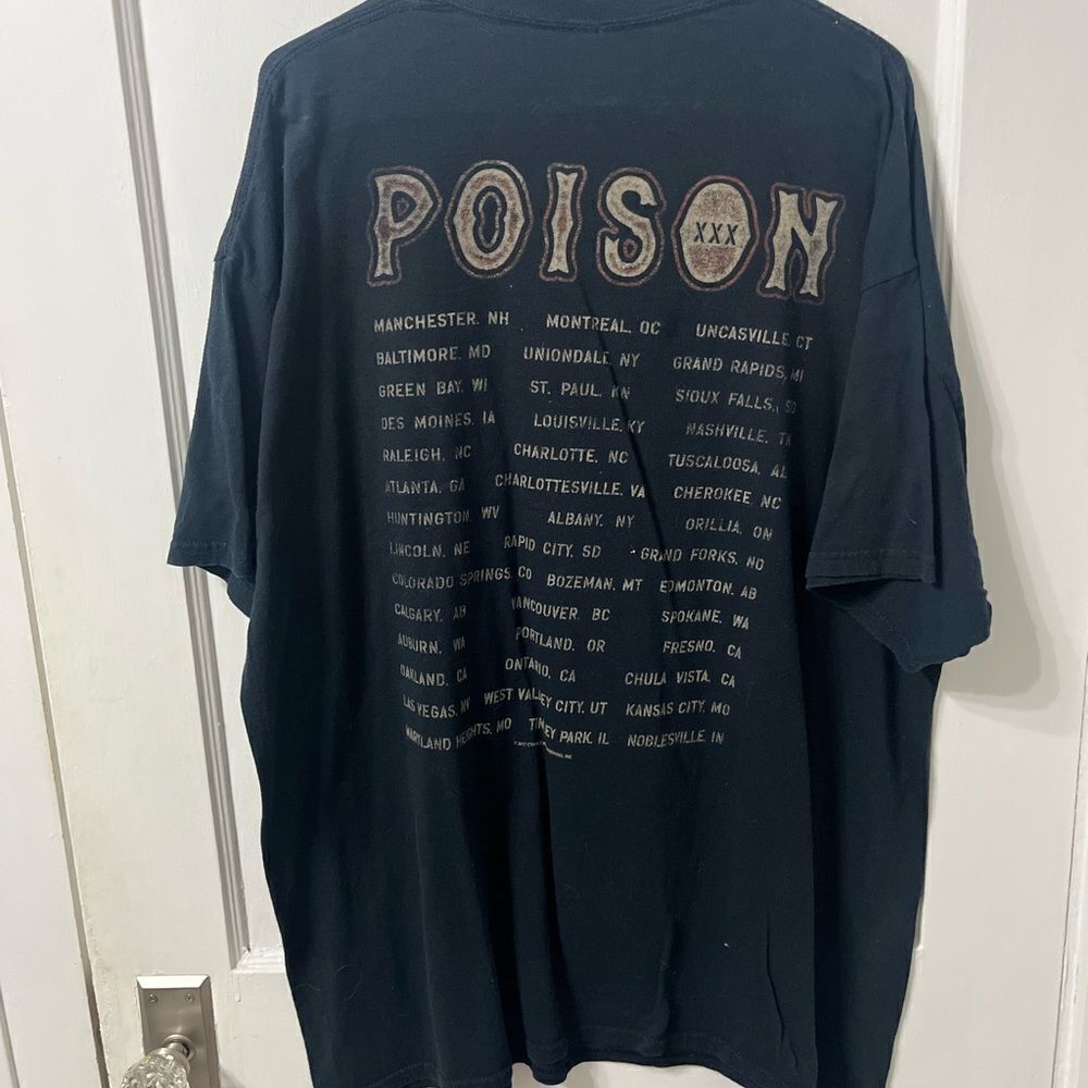Gildan Black Poison Graphic T-Shirt - Picture 3 of 3